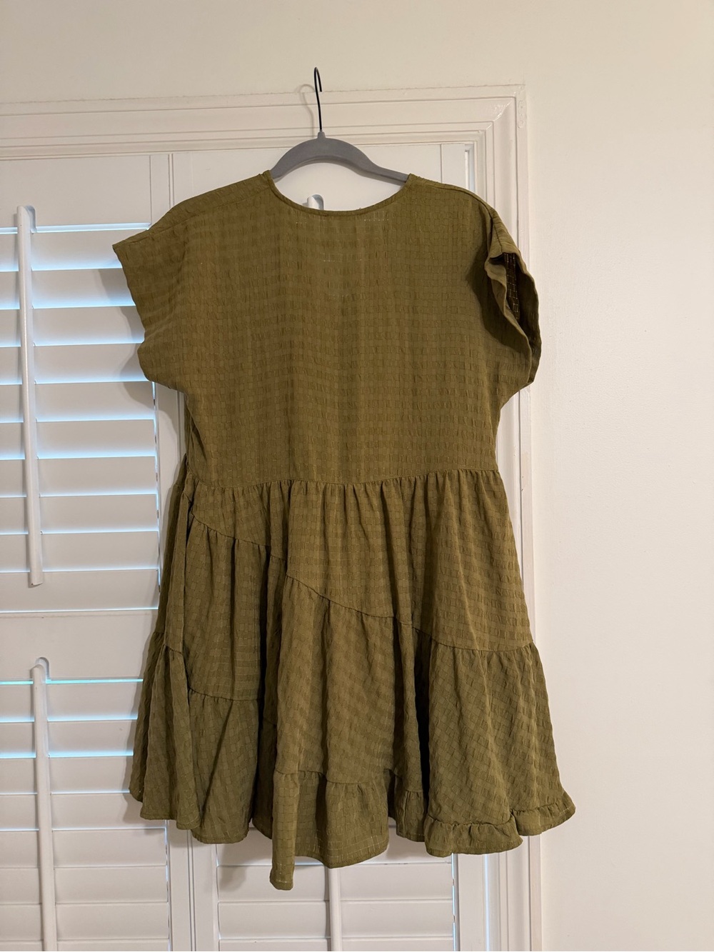 entro Olive Green Tiered V-Neck Casual Dress - Picture 3 of 3
